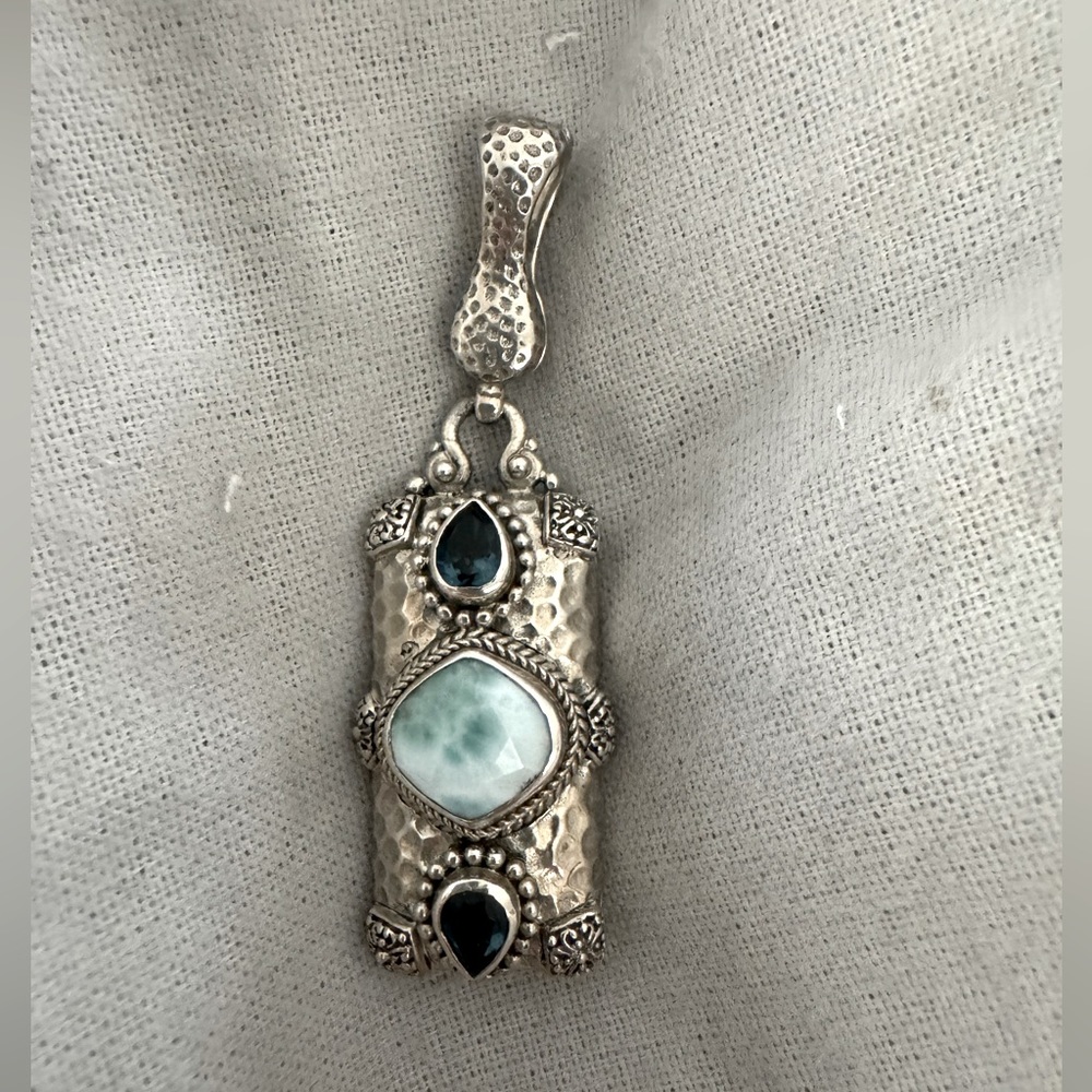 Pendant sterling silver London blue topaz stones